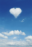ハート形の雲と飛行機雲 の画像素材 Cg素材ならイメージナビ