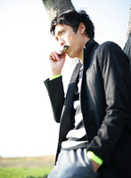 ハーモニカを吹く女性 の画像素材 写真素材ならイメージナビ