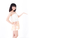 横を向いて祈るポーズをする女性 の画像素材 写真素材ならイメージナビ