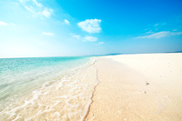 沖縄のビーチに打ち寄せる波 の画像素材 写真素材ならイメージナビ